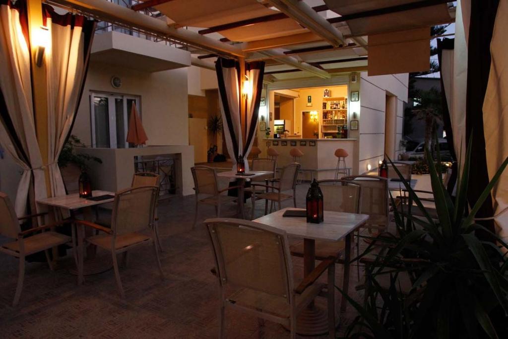 兰布利诺斯套房公寓式酒店 Platanés 外观 照片